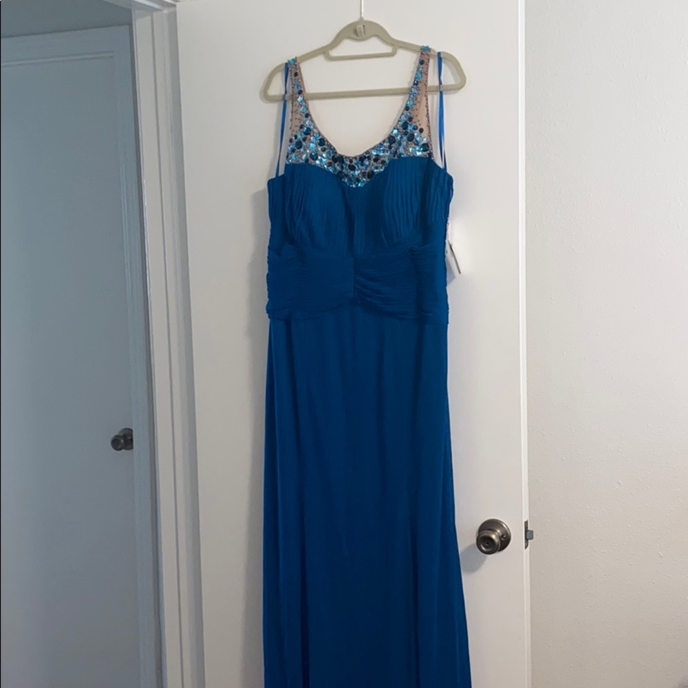 Adrianna Papell Collection Evening Gown